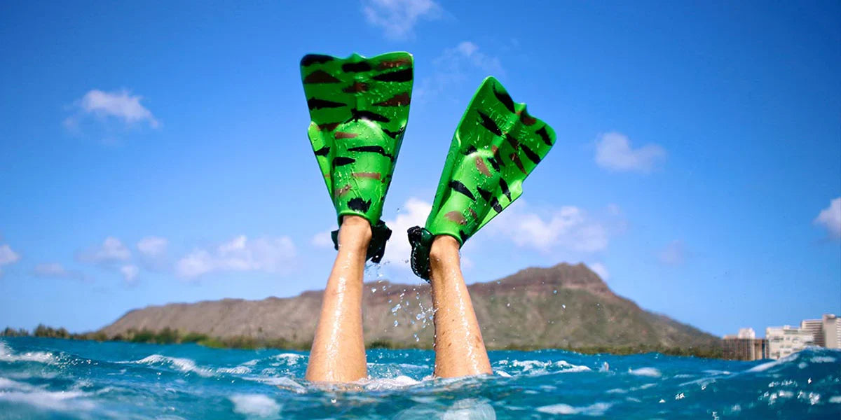 A bodysurfer gliding on a wave with a handplane, showcasing our specialized gear. Noordzee Boardstore surfshop Surfschool webshop surfboardrepairs Scheveningen