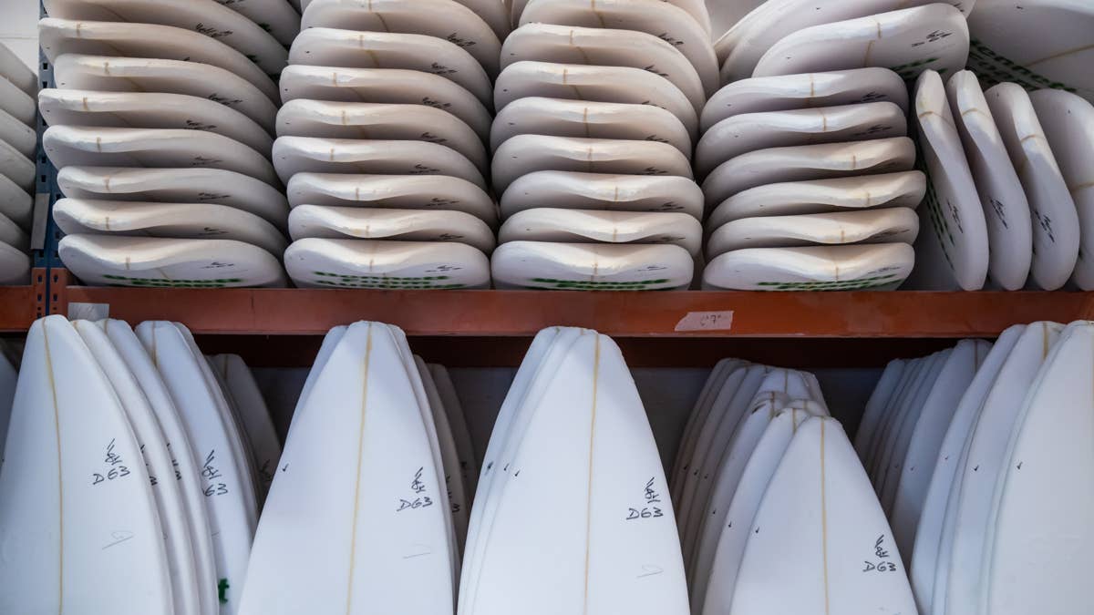 Noordzeeboardstore surfshop shaper victor scheveningen surfboard surf kitesurf repair reparatie blanks resin hards polyester epoxy