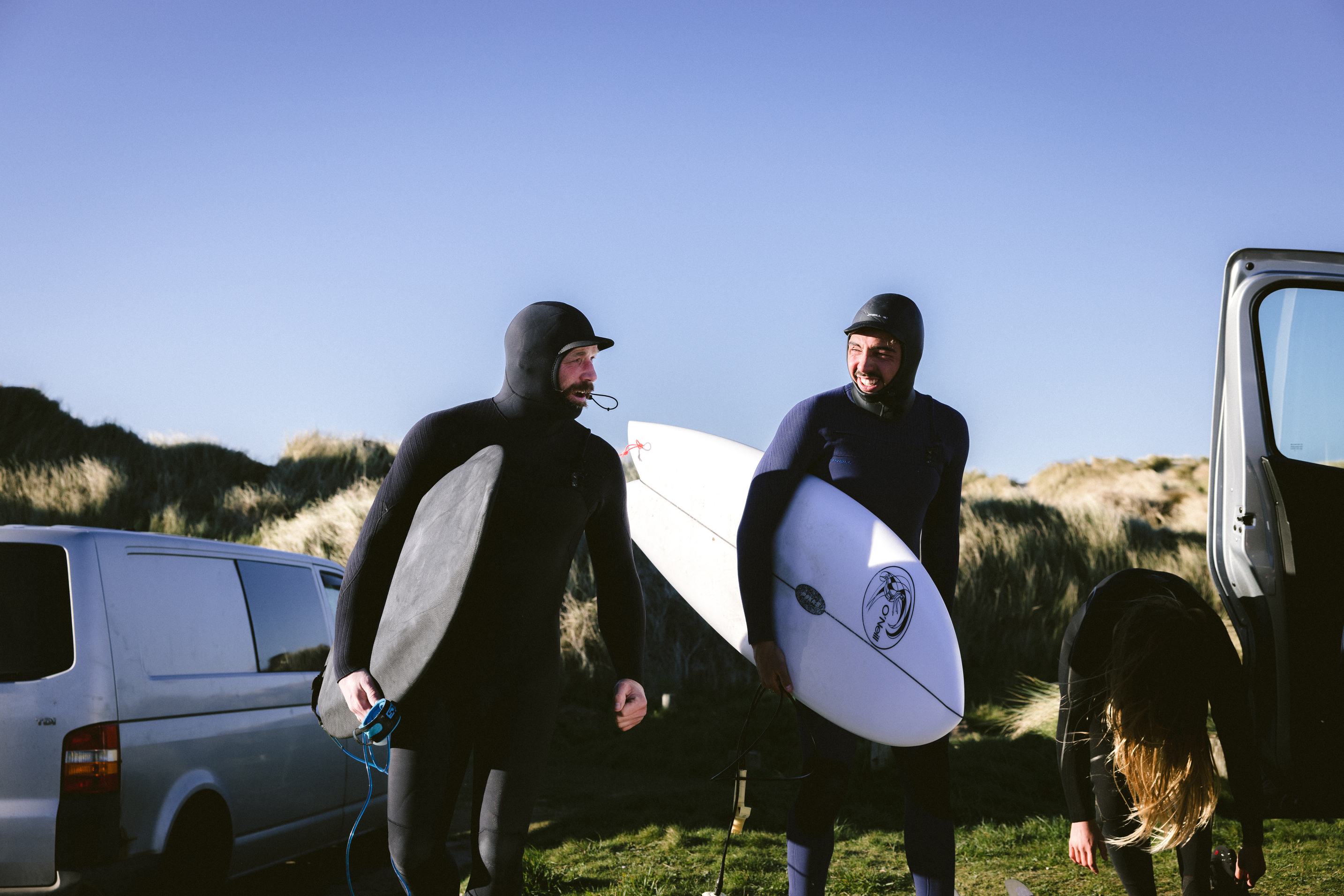A collection of high-quality men's wetsuits for all seasons on display at Noordzee Boardstore. Noordzee Boardstore surfshop Surfschool webshop surfboardrepairs Scheveningen