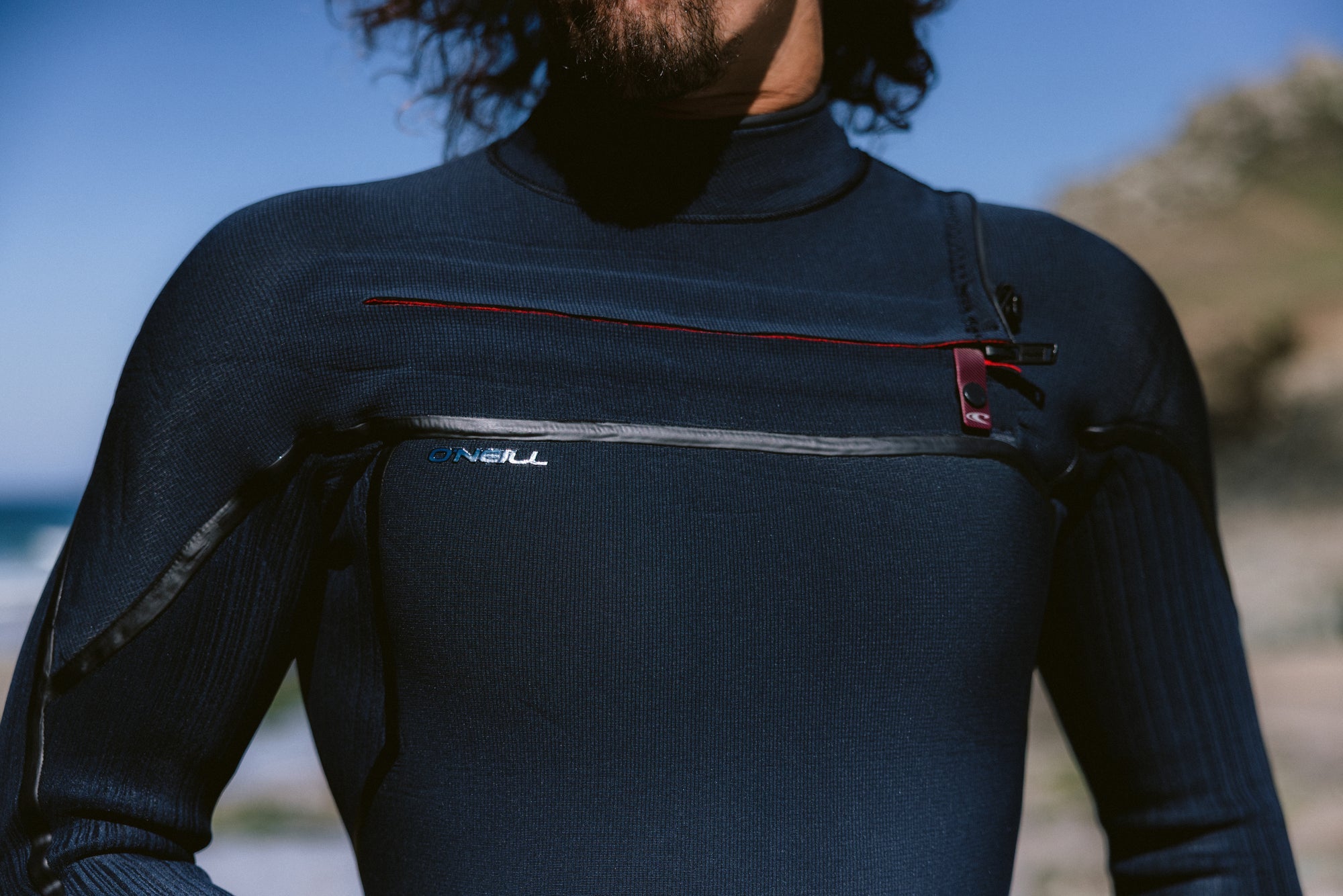 Man wearing a flexible 3/2mm summer wetsuit from the Noordzee Boardstore collection. Noordzee Boardstore surfshop Surfschool webshop surfboardrepairs Scheveningen