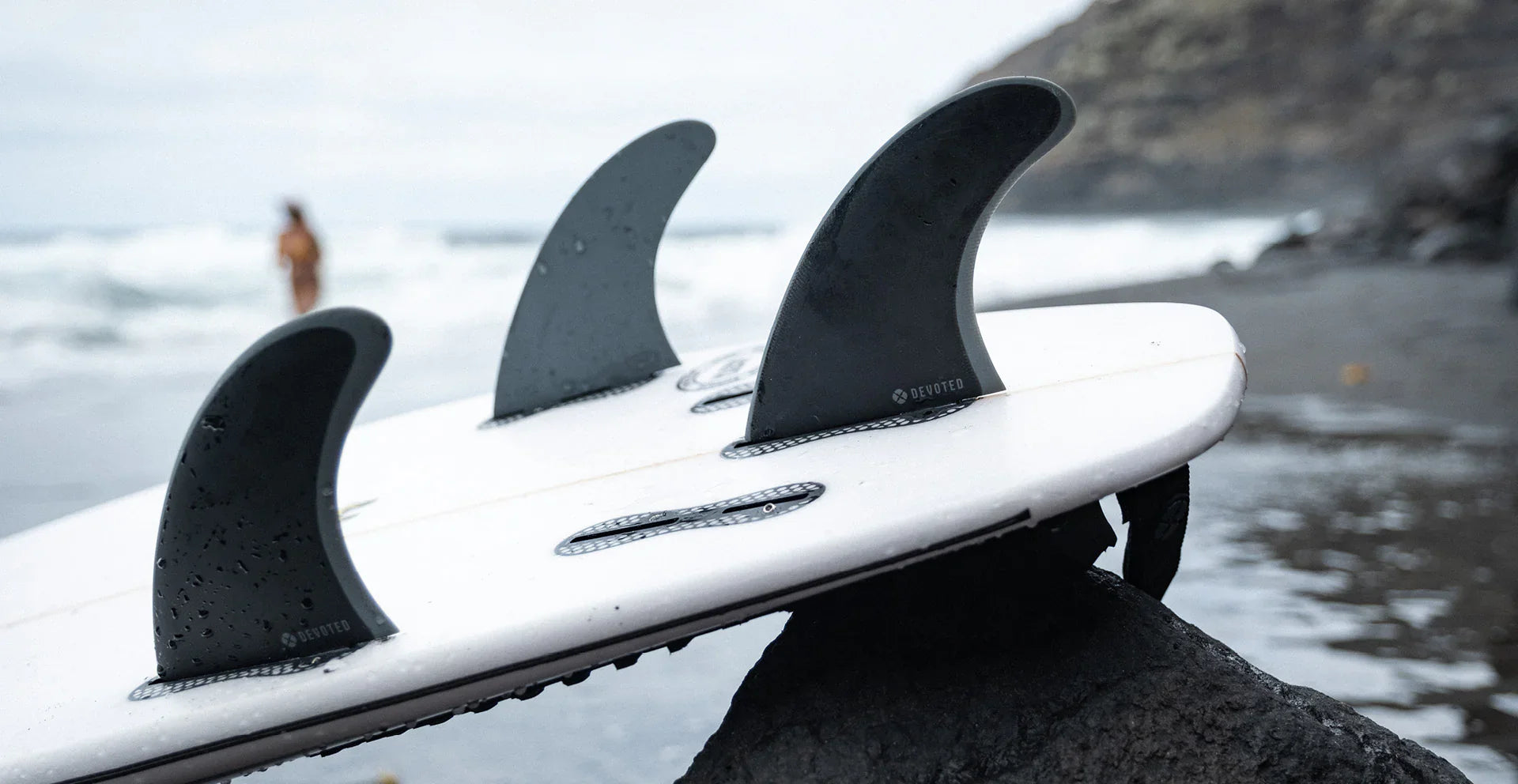 Noordzee surfshop dealer of devoted hardware surf equipment fins, boardbags leashes scheveningen surfoutlet webshop germany