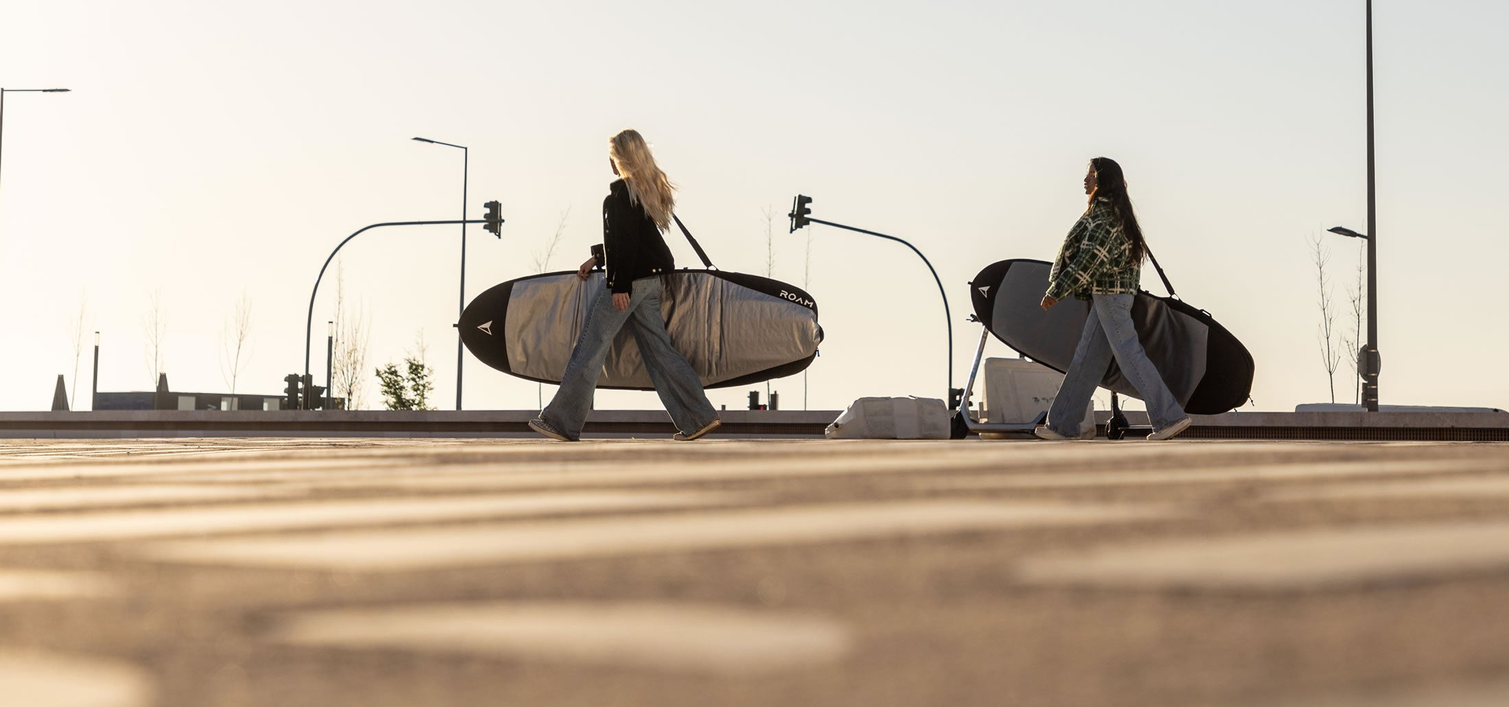 The ROAM logo, a symbol of durable surf accessories for travel, sold at Noordzee Boardstore. Noordzee Boardstore surfshop Surfschool webshop surfboardrepairs Scheveningen