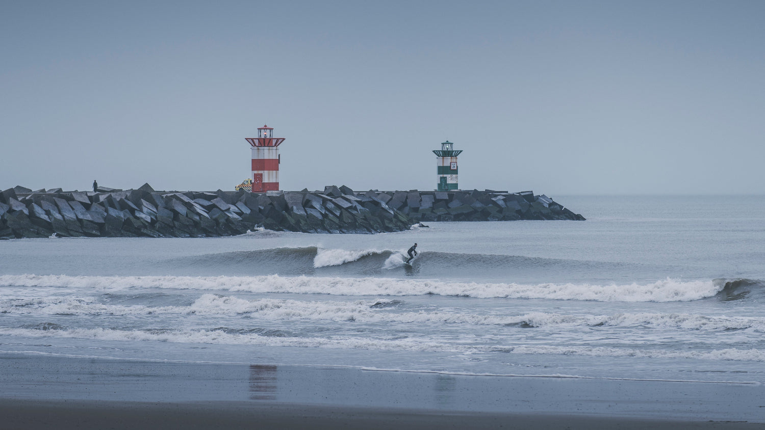 Surfschool Scheveningen Zuiderstrand Surfles Surfshop Boardrepair Kitesurfboard reparaties Foil Windsurf Repair Torq Surfboards