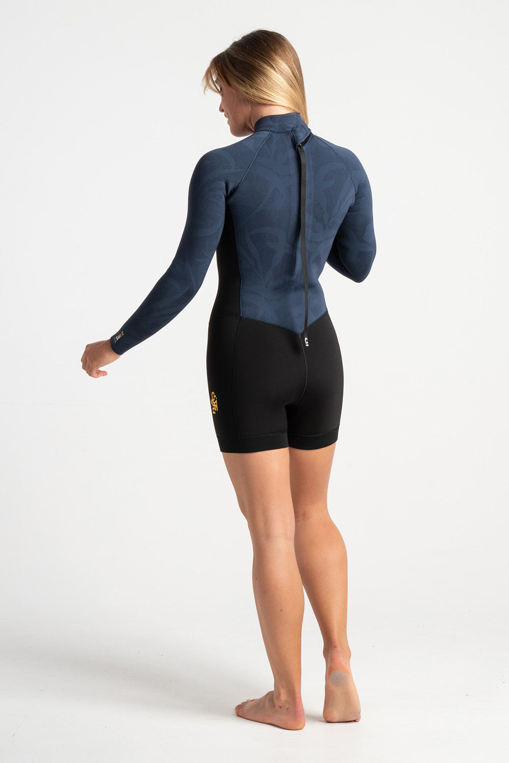 "Solace dames wetsuit met Thermotech II, Xtend neopreen en GBS naden. Stijlvol, warm en flexibel. Shop nu bij Noordzee Boardstore.">
